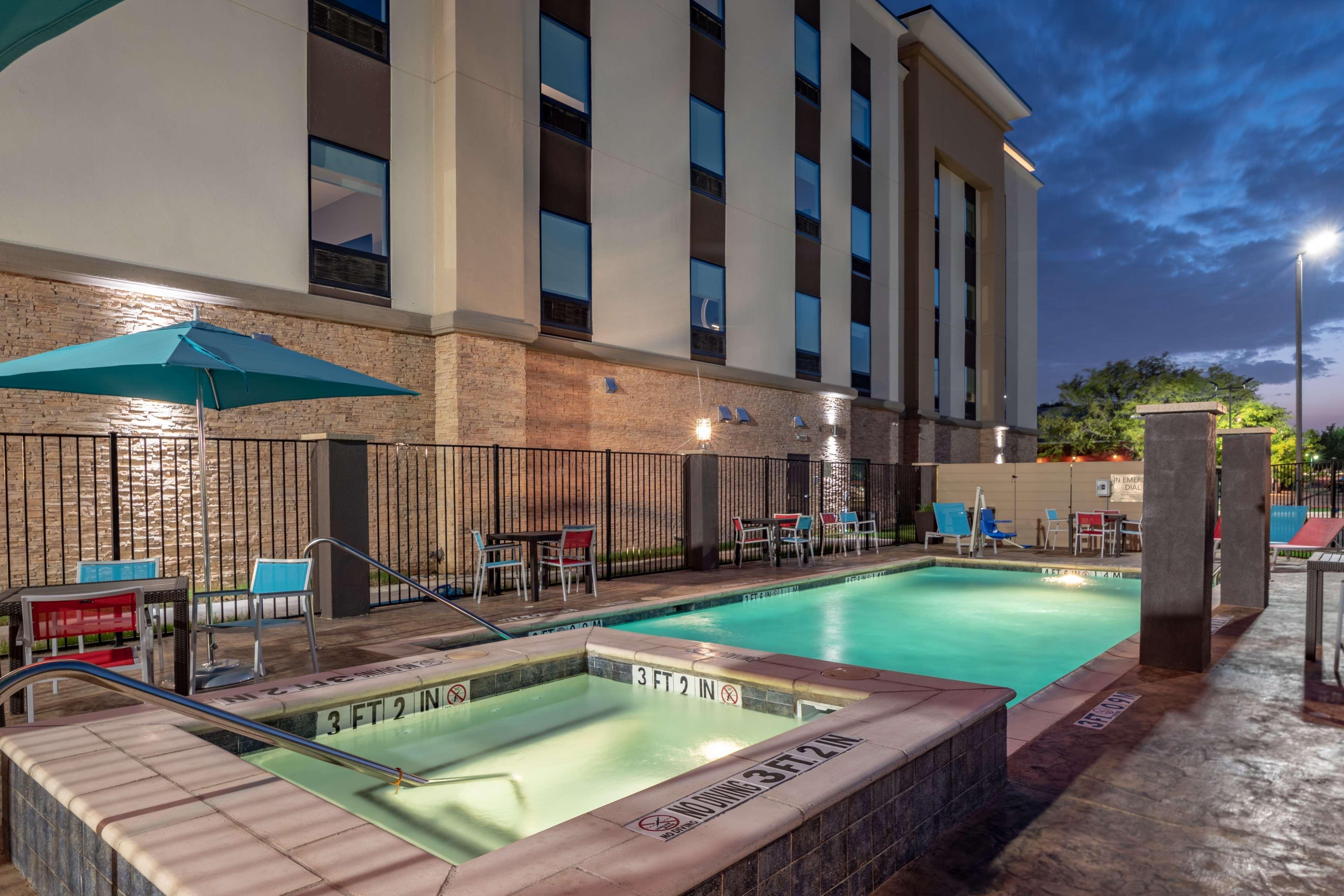 Hampton Inn & Suites Dallas/Plano Central Екстериор снимка