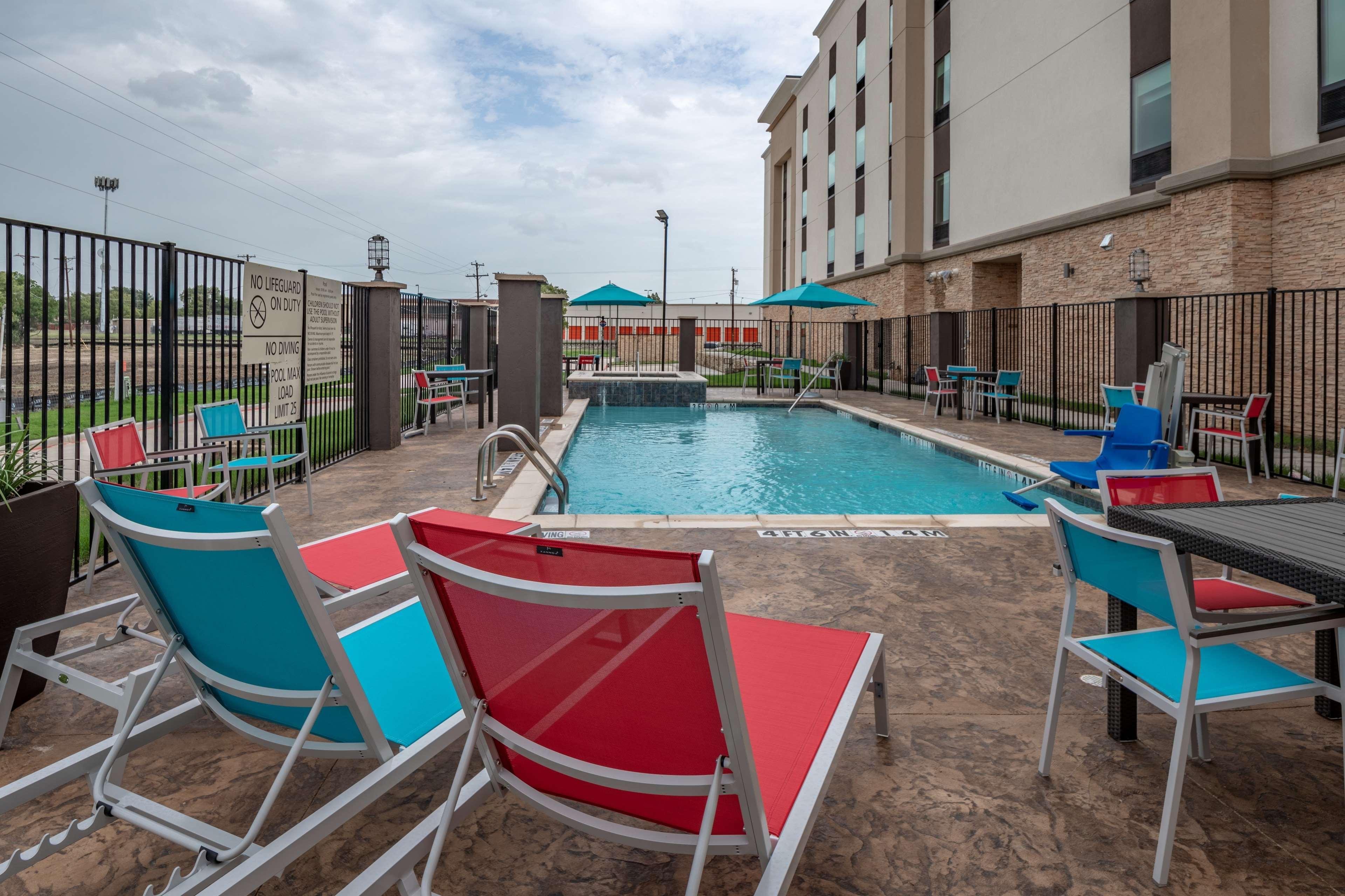 Hampton Inn & Suites Dallas/Plano Central Екстериор снимка