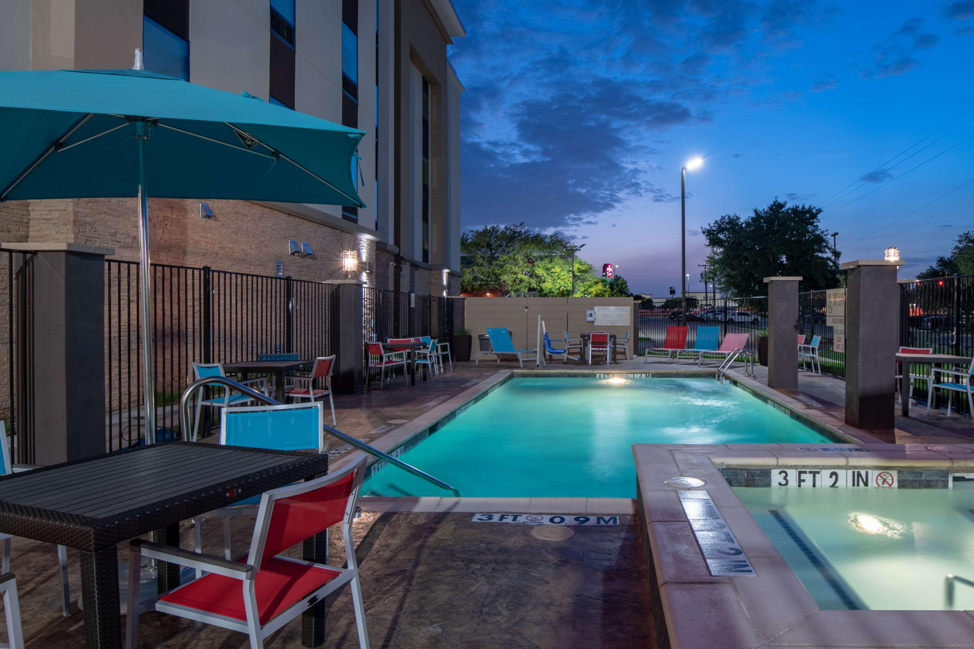 Hampton Inn & Suites Dallas/Plano Central Екстериор снимка