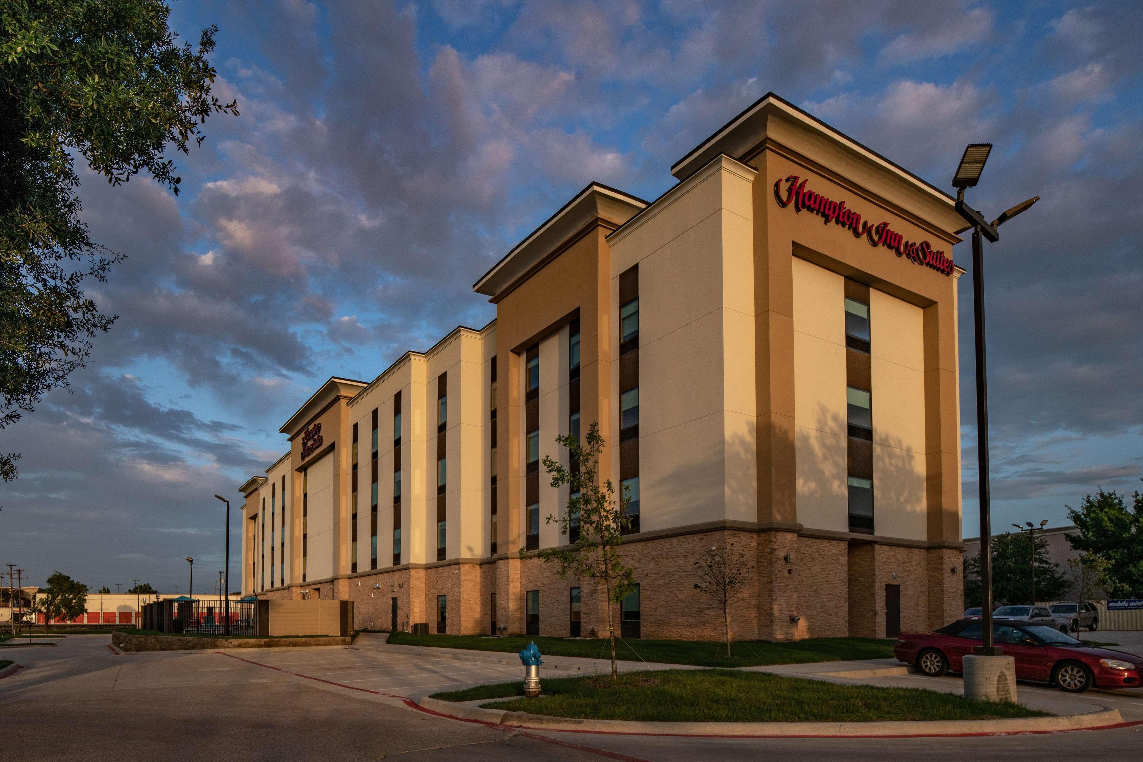 Hampton Inn & Suites Dallas/Plano Central Екстериор снимка