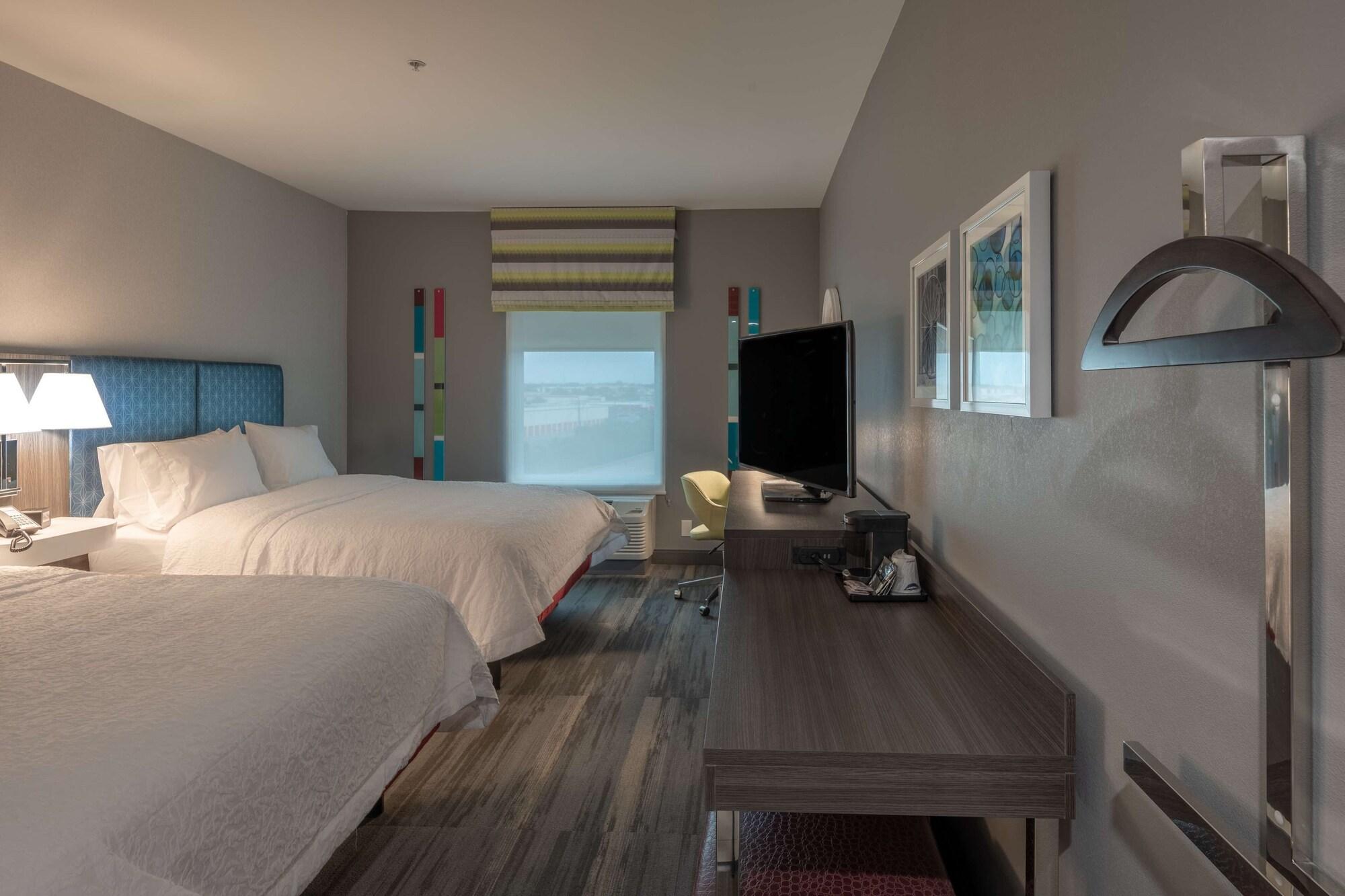 Hampton Inn & Suites Dallas/Plano Central Екстериор снимка